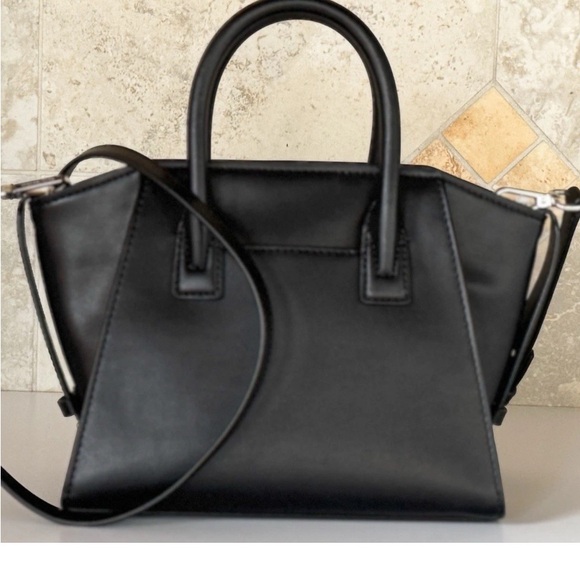 Michael Kors Black Satchel Handbag NWT
Crossbody Strap. - Picture 2 of 6